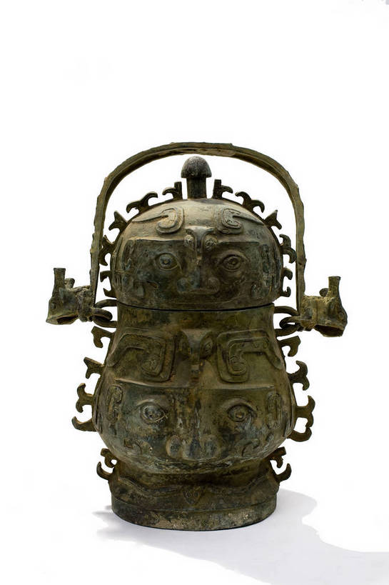 竖图,彩色,静物,中国,雕刻,图片,文化遗产,艺术品,历史,文物,装饰品,古代,一个,容器,摄影,单个,古董,储藏,储存,中国文化,东亚,青铜器,古远,古代文明,美术工艺,影棚拍摄,贮存,传统文化,酒器,提梁卣,bj174
