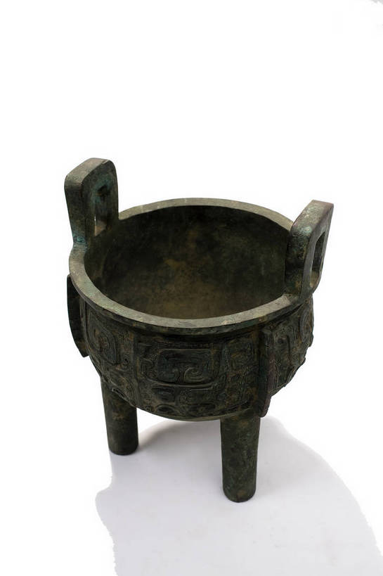 竖图,彩色,静物,中国,雕刻,图片,文化遗产,艺术品,历史,文物,装饰品,古代,一个,摄影,单个,古董,鼎,中国文化,用具,器具,铜器,东亚,青铜器,古远,古代文明,美术工艺,影棚拍摄,青铜炊器,青铜鼎,传统文化,bj174