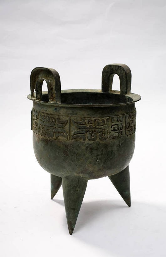 竖图,彩色,静物,中国,雕刻,图片,文化遗产,艺术品,历史,文物,装饰品,古代,一个,摄影,单个,古董,鼎,中国文化,用具,器具,铜器,东亚,青铜器,古远,古代文明,美术工艺,影棚拍摄,青铜炊器,青铜鼎,传统文化,商兽面纹鼎,bj174