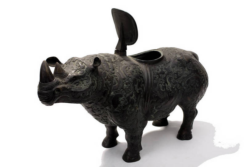 横图,彩色,静物,杯子,金属制品,中国,金属,雕刻,图片,文化遗产,艺术品,历史,文物,装饰品,古代,一个,酒杯,摄影,单个,古董,中国文化,樽,东亚,青铜,青铜器,古远,古代文明,美术工艺,影棚拍摄,传统文化,青铜制品,错金银云纹青铜犀尊,酒樽,错金银云纹铜犀尊,错金银云纹犀尊,青铜奇葩错金银云纹铜犀尊,青铜犀尊,bj174