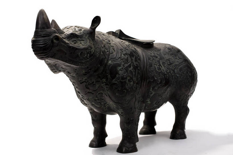 横图,彩色,静物,杯子,金属制品,中国,金属,雕刻,图片,文化遗产,艺术品,历史,文物,装饰品,古代,一个,酒杯,摄影,单个,古董,中国文化,樽,东亚,青铜,青铜器,古远,古代文明,美术工艺,影棚拍摄,传统文化,青铜制品,错金银云纹青铜犀尊,酒樽,错金银云纹铜犀尊,错金银云纹犀尊,青铜奇葩错金银云纹铜犀尊,青铜犀尊,bj174