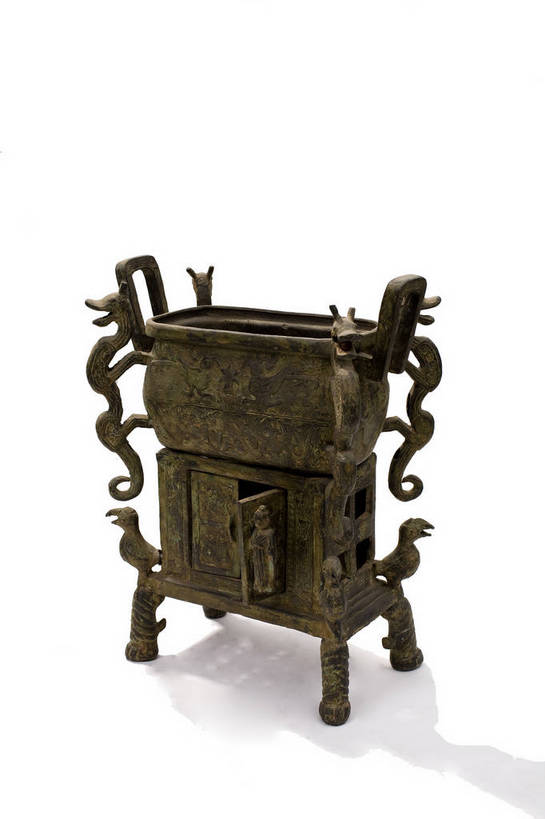 竖图,彩色,静物,中国,雕刻,图片,文化遗产,艺术品,历史,文物,装饰品,古代,一个,摄影,单个,古董,鼎,中国文化,用具,器具,铜器,东亚,青铜器,古远,古代文明,美术工艺,影棚拍摄,青铜炊器,青铜鼎,传统文化,西周刖人守门方鼎,刖人守门,bj174