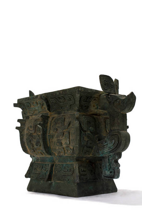 竖图,彩色,静物,金属制品,中国,金属,雕刻,图片,文化遗产,艺术品,古典,历史,文化,文物,装饰品,古代,一个,工艺品,摄影,单个,古董,古物,中国文化,古玩,东亚,青铜,青铜器,古远,古代文明,美术工艺,影棚拍摄,传统文化,青铜制品,簋,礼器,亚丑方簋,bj174