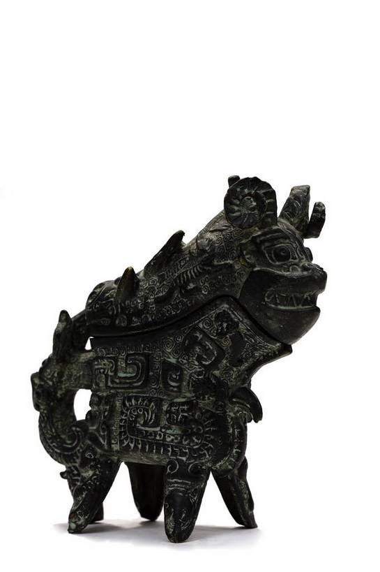 竖图,彩色,静物,杯子,中国,雕刻,图片,文化遗产,艺术品,历史,文物,装饰品,古代,一个,酒杯,摄影,单个,古董,中国文化,东亚,青铜器,古远,古代文明,美术工艺,影棚拍摄,传统文化,觥,鸟兽纹觥,bj174