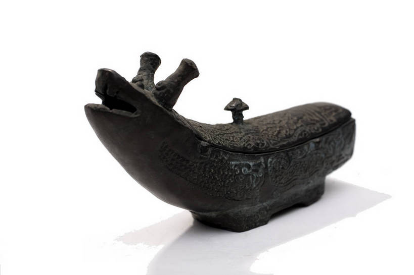 横图,彩色,静物,杯子,金属制品,中国,金属,雕刻,图片,文化遗产,艺术品,历史,文物,装饰品,古代,一个,酒杯,摄影,单个,古董,中国文化,东亚,青铜,青铜器,古远,古代文明,美术工艺,影棚拍摄,传统文化,青铜制品,觥,龙纹觥,bj174