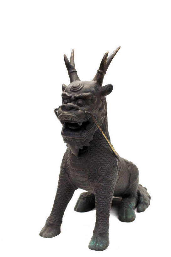 竖图,彩色,静物,中国,雕刻,图片,文化遗产,艺术品,历史,文物,装饰品,古代,一个,摄影,单个,古董,麒麟,中国文化,东亚,青铜器,古远,古代文明,美术工艺,影棚拍摄,传统文化,bj174