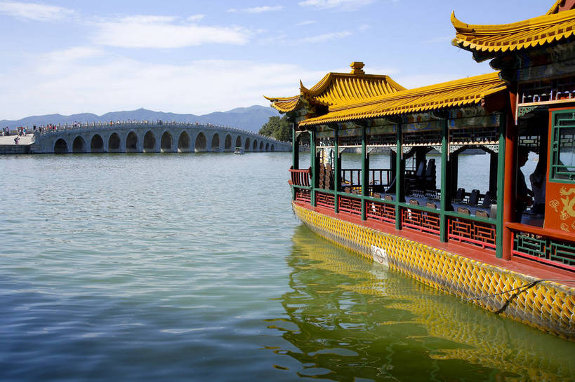 公园,颐和园,横图,彩色,室外,白天,旅游,度假,名胜古迹,标志建筑,地标,建筑,北京,中国,遗迹,图片,建筑群,桥,古典,古迹,文物,娱乐,建设,古建筑,游船,享受,休闲,旅游胜地,放松,摄影,自然风光,古文明,东亚,昆明湖,十七孔桥,旅行,bj174