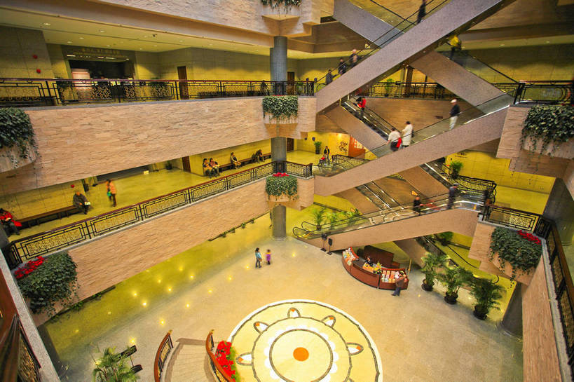 博物馆,横图,彩色,室内,白天,旅游,度假,名胜古迹,标志建筑,地标,建筑,上海,中国,遗迹,图片,扶梯,屋顶,古迹,文物,娱乐,建设,古建筑,大堂,地标建筑,享受,休闲,旅游胜地,放松,摄影,上海博物馆,公共设施,参观,古文明,东亚,旅行,bj174