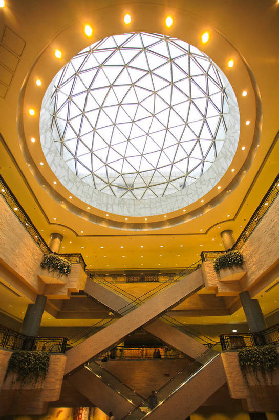 博物馆,竖图,俯视,彩色,室内,白天,旅游,度假,名胜古迹,标志建筑,地标,建筑,上海,中国,遗迹,图片,扶梯,古迹,文物,娱乐,建设,古建筑,大堂,地标建筑,享受,休闲,旅游胜地,放松,摄影,上海博物馆,公共设施,参观,古文明,东亚,旅行,bj174