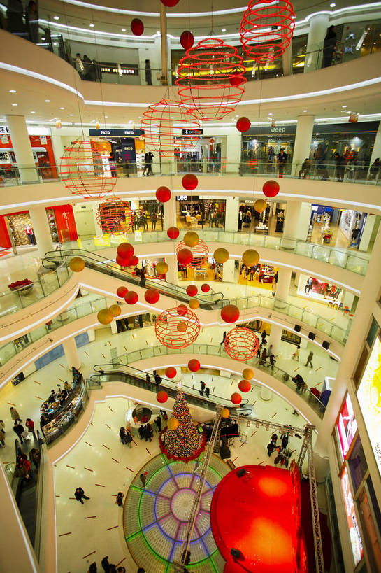 竖图,彩色,室内,特写,白天,旅游,度假,名胜古迹,标志建筑,地标,建筑,剧院,上海,中国,节日,遗迹,图片,扶梯,圣诞树,圣诞,古迹,文物,娱乐,建设,古建筑,彩球,地标建筑,享受,休闲,旅游胜地,放松,摄影,上海大剧院,公共设施,古文明,东亚,旅行,bj174