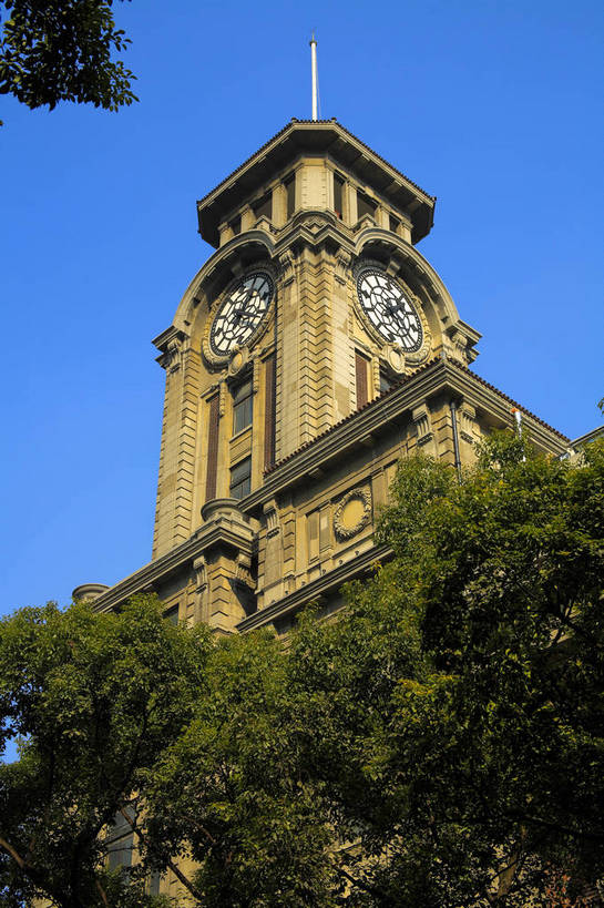 广场,竖图,彩色,室外,白天,旅游,度假,草坪,名胜古迹,城市风光,标志建筑,地标,建筑,剧院,上海,中国,遗迹,图片,景观,古迹,文物,娱乐,建设,古建筑,绿地,地标建筑,享受,休闲,旅游胜地,放松,摄影,上海大剧院,公共设施,参观,古文明,东亚,旅行,游览,bj174