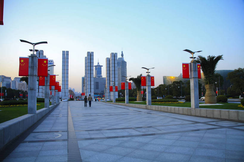 广场,横图,彩色,室外,白天,旅游,度假,名胜古迹,标志建筑,城市,地标,建筑,路灯,国旗,上海,中国,节日,遗迹,图片,景观,古迹,文物,娱乐,建设,古建筑,享受,休闲,旅游胜地,放松,摄影,上海科技馆,科技馆,古文明,东亚,旅行,bj174