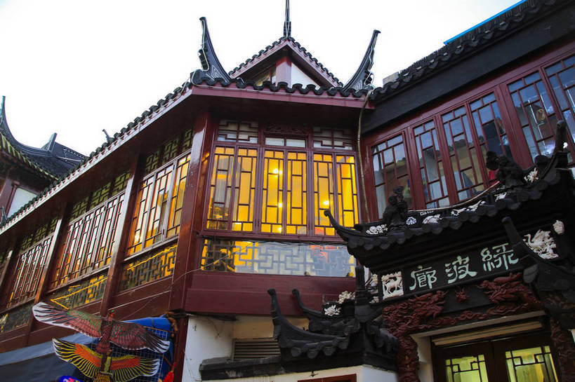 餐厅,横图,彩色,室外,特写,白天,旅游,度假,名胜古迹,标志建筑,地标,建筑,上海,中国,亚洲,遗迹,图片,建筑群,古典,古迹,文物,娱乐,建设,古建筑,商业街,地标建筑,城隍庙,豫园,享受,休闲,旅游胜地,放松,摄影,申,黄浦区,古文明,东亚,上海市,中华人民共和国,沪,华东地区,旅行,餐馆,饭店,饭馆,绿波廊,bj174