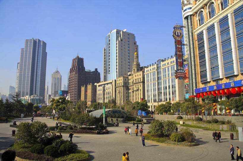 广场,横图,彩色,室外,白天,旅游,度假,名胜古迹,城市风光,标志建筑,地标,建筑,上海,中国,游客,遗迹,图片,景观,古迹,文物,娱乐,建设,古建筑,地标建筑,人民广场,享受,休闲,旅游胜地,放松,摄影,参观,古文明,东亚,旅行,游览,bj174