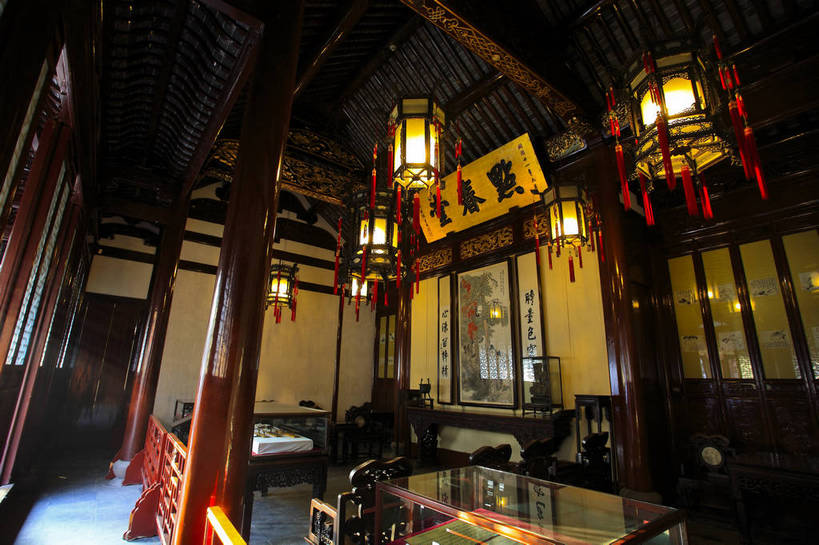 横图,彩色,室内,白天,旅游,度假,名胜古迹,家具,标志建筑,地标,建筑,上海,中国,亚洲,遗迹,灯笼,牌匾,图片,建筑群,古典,古迹,文物,娱乐,建设,古建筑,城隍庙,豫园,享受,休闲,旅游胜地,放松,摄影,字画,申,黄浦区,古文明,东亚,上海市,中华人民共和国,沪,华东地区,旅行,点春堂,bj174