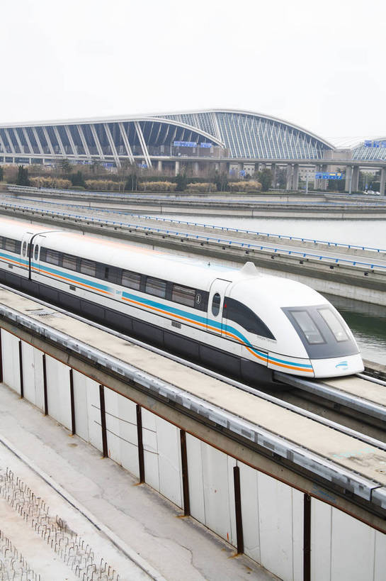 机场,竖图,彩色,室外,白天,度假,美景,城市风光,城市,飞机场,上海,中国,图片,景观,轨道,轨道交通,交通,娱乐,列车,浦东国际机场,享受,休闲,景色,放松,运输,摄影,磁悬浮,东亚,磁悬浮列车,bj174