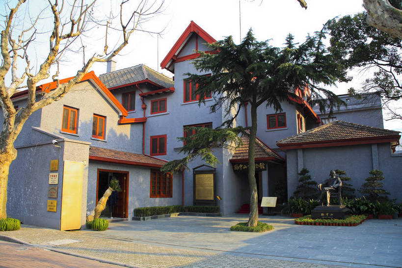 横图,彩色,室外,白天,旅游,度假,名胜古迹,标志建筑,地标,建筑,雕塑,上海,中国,欧式,亚洲,遗迹,雕像,花坛,图片,房屋,楼阁,屋子,古迹,文物,娱乐,建设,古建筑,楼房,享受,休闲,旅游胜地,放松,摄影,纪念,申,黄浦区,古文明,东亚,孙中山,上海市,国父纪念馆,中华人民共和国,沪,华东地区,上海孙中山故居纪念馆,旅行,房子,孙中山故居纪念馆,香山路,架空,莫利爱路,上海孙中山故居,上海中山故居,bj174