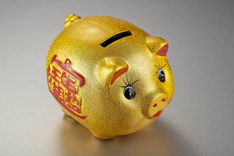 横图,彩色,背景,静物,玩具,中国,图片,纹理,艺术品,小猪,装饰品,一个,金色,储蓄罐,储蓄,摄影,单个,中国文化,东亚,美术工艺,影棚拍摄,传统文化,bj174