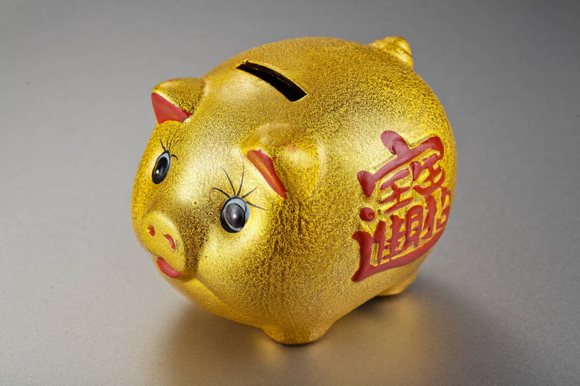 横图,彩色,背景,静物,玩具,中国,图片,纹理,艺术品,小猪,装饰品,一个,金色,储蓄罐,储蓄,摄影,单个,中国文化,东亚,美术工艺,影棚拍摄,传统文化,bj174
