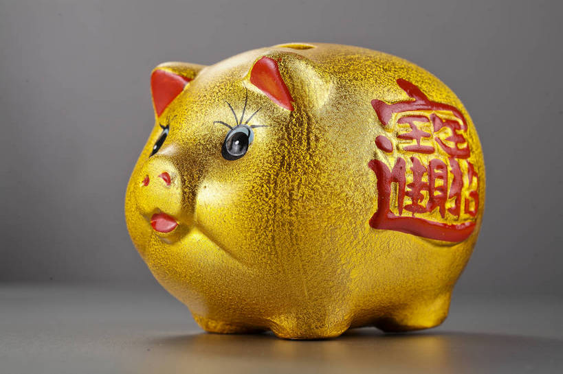 横图,彩色,背景,静物,玩具,中国,图片,纹理,艺术品,小猪,装饰品,一个,金色,储蓄罐,储蓄,摄影,单个,中国文化,东亚,美术工艺,影棚拍摄,传统文化,bj174