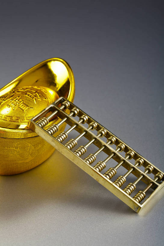 竖图,彩色,背景,钱,算盘,静物,中国,图片,文化遗产,艺术品,装饰品,两个,财富,摄影,金元宝,中国文化,东亚,美术工艺,珠算,影棚拍摄,元宝,传统文化,bj174