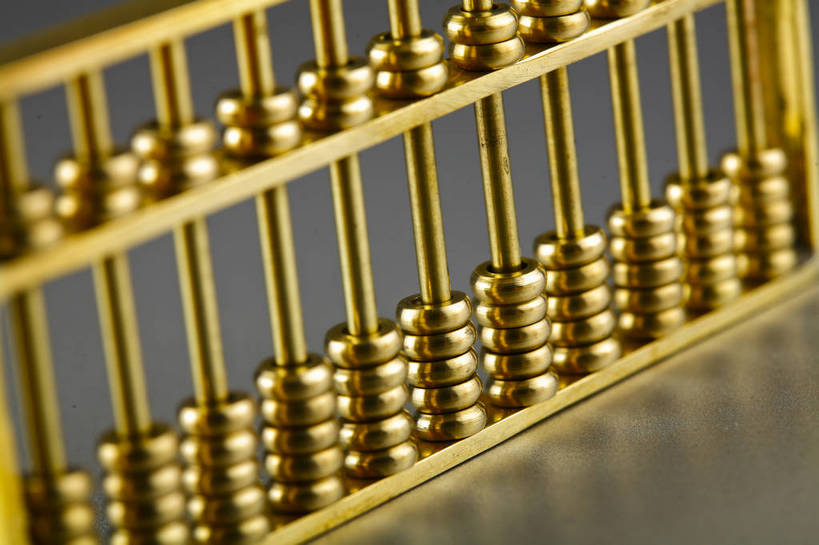 横图,彩色,背景,钱,算盘,静物,中国,图片,文化遗产,艺术品,装饰品,一个,金色,财富,摄影,单个,中国文化,东亚,美术工艺,珠算,影棚拍摄,传统文化,bj174