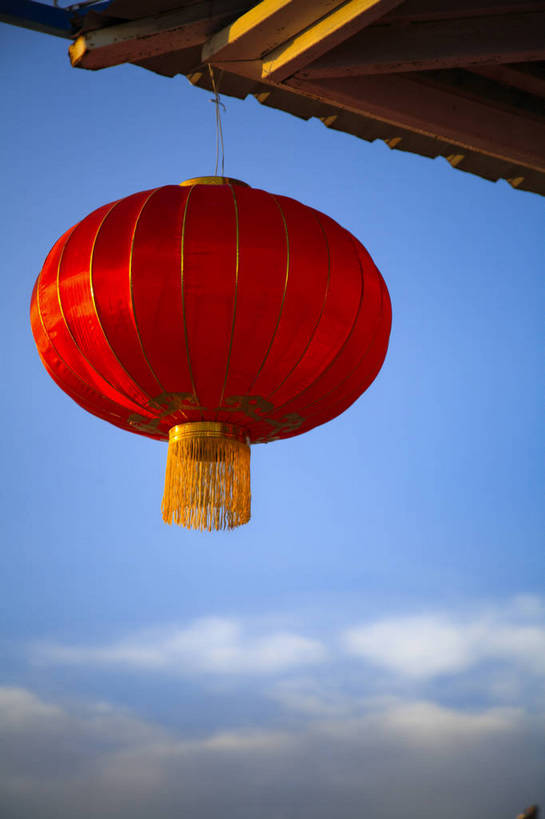 竖图,彩色,室外,白天,静物,中国,春节,新年,节日,灯笼,图片,文化遗产,艺术品,红灯笼,装饰品,一个,天空,摄影,单个,中国文化,东亚,美术工艺,传统文化,bj174