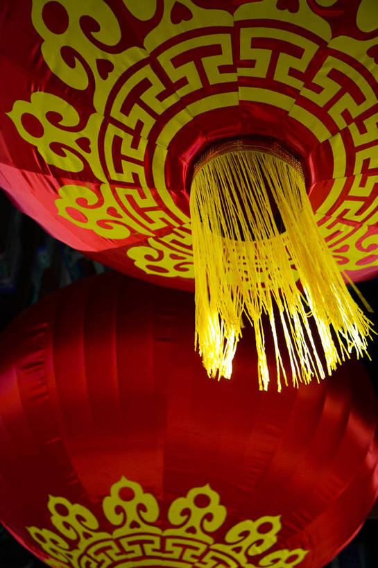 竖图,彩色,室外,夜晚,静物,中国,春节,新年,节日,灯笼,图片,文化遗产,艺术品,红灯笼,装饰品,一个,天空,摄影,单个,中国文化,东亚,美术工艺,传统文化,bj174