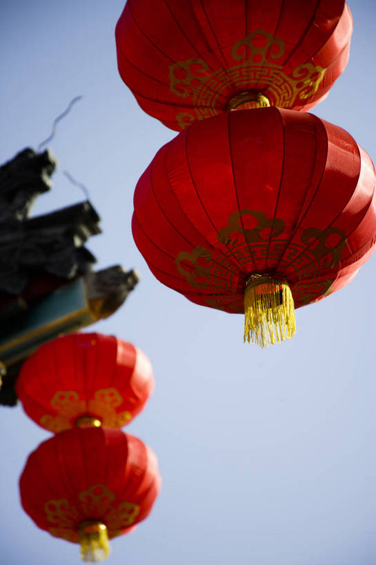 竖图,彩色,室外,白天,静物,中国,春节,新年,许多,节日,灯笼,图片,文化遗产,艺术品,很多,红灯笼,装饰品,天空,多个,摄影,中国文化,东亚,美术工艺,传统文化,bj174
