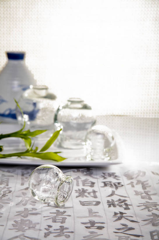 竖图,彩色,静物,玻璃,中国,许多,底纹,民俗,图片,草药,艺术品,很多,装饰品,玻璃瓶,多个,养生,摄影,中国文化,中医,东亚,美术工艺,影棚拍摄,传统文化,bj174