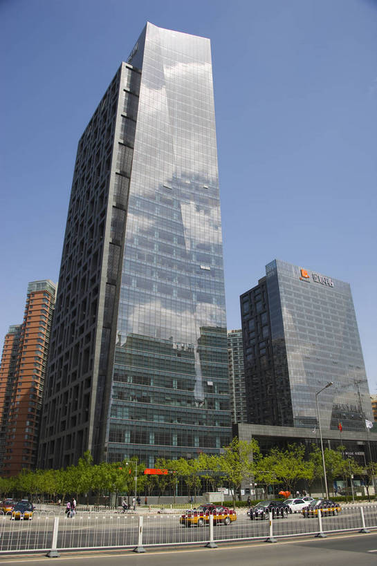 竖图,彩色,室外,白天,旅游,度假,美景,名胜古迹,城市风光,标志建筑,道路,地标,建筑,街道,路,公路,北京,中国,亚洲,遗迹,图片,景观,交通,首都,都市,古迹,文物,娱乐,建设,古建筑,现代建筑,地标建筑,享受,休闲,旅游胜地,摩天大厦,景色,放松,竖,摄影,古文明,东亚,中华人民共和国,北京市,京,北平,华北地区,朝阳区,马路,旅行,北京CBD,北京商务中心区,中国北京大北窑,金地中心,bj174