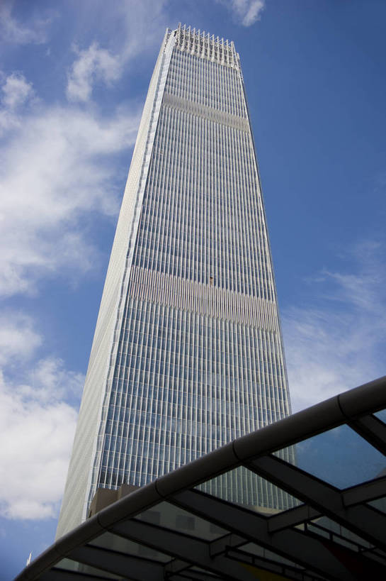 竖图,彩色,室外,特写,白天,仰视,旅游,度假,名胜古迹,标志建筑,地标,建筑,北京,中国,亚洲,遗迹,图片,景观,首都,古迹,文物,娱乐,建设,古建筑,现代建筑,地标建筑,享受,休闲,旅游胜地,摩天大厦,商务楼,放松,竖,摄影,古文明,东亚,中华人民共和国,北京市,京,北平,华北地区,旅行,北京CBD,北京商务中心区,中国北京大北窑,国贸,中国国际贸易中心,中国国贸,国贸三期,中国国际贸易中心第三期,bj174