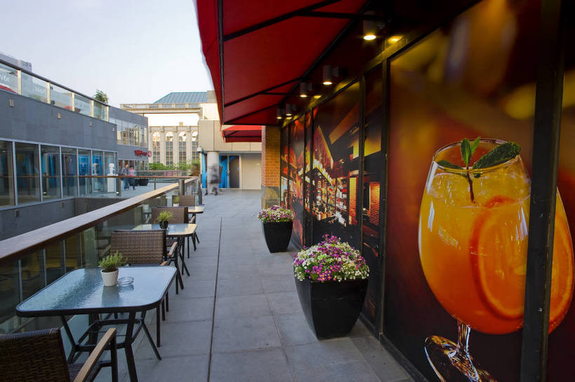 酒吧,横图,彩色,室外,特写,白天,旅游,度假,名胜古迹,标志建筑,地标,建筑,北京,中国,亚洲,遗迹,图片,景观,古迹,文物,娱乐,建设,古建筑,现代建筑,商业街,地标建筑,享受,休闲,旅游胜地,放松,摄影,茶座,古文明,东亚,中华人民共和国,旅行,三里屯,bj174