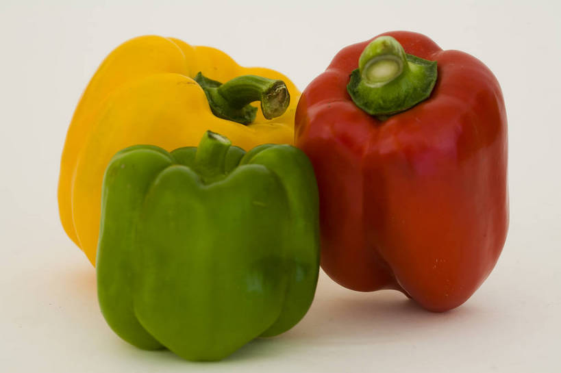 横图,彩色,特写,白天,蔬菜,静物,中国,亚洲,图片,青椒,食品,食物,排列,三个,摄影,彩椒,东亚,影棚拍摄,bj174