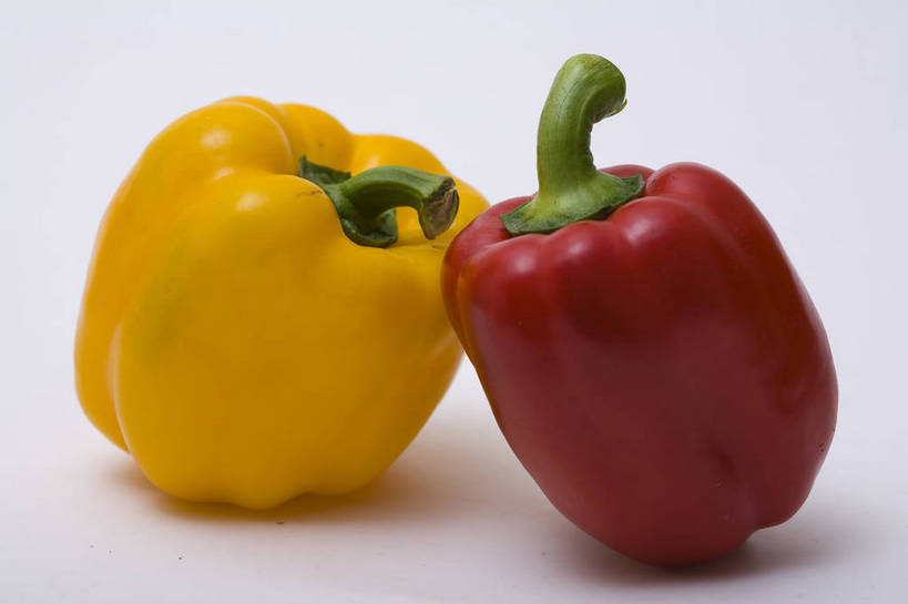 横图,彩色,特写,白天,辣椒,蔬菜,静物,中国,亚洲,图片,食品,食物,排列,三个,摄影,彩椒,东亚,辣角,红海椒,大椒,辣虎,广椒,甜椒,柿子椒,辣子,海椒,番椒,灯笼椒,影棚拍摄,bj174