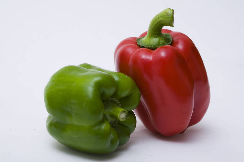 横图,彩色,特写,白天,辣椒,蔬菜,静物,中国,亚洲,图片,食品,食物,排列,两个,摄影,彩椒,东亚,辣角,红海椒,大椒,辣虎,广椒,甜椒,柿子椒,辣子,海椒,番椒,灯笼椒,影棚拍摄,bj174