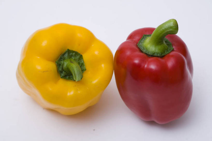 横图,彩色,特写,白天,辣椒,蔬菜,静物,中国,亚洲,图片,食品,食物,排列,两个,摄影,彩椒,东亚,辣角,红海椒,大椒,辣虎,广椒,甜椒,柿子椒,辣子,海椒,番椒,灯笼椒,影棚拍摄,bj174