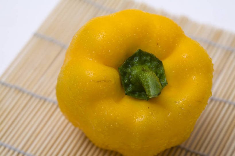 横图,彩色,特写,白天,背景,辣椒,蔬菜,静物,中国,亚洲,图片,食品,水珠,食物,一个,摄影,彩椒,东亚,辣角,红海椒,大椒,辣虎,广椒,甜椒,柿子椒,辣子,海椒,番椒,灯笼椒,影棚拍摄,bj174