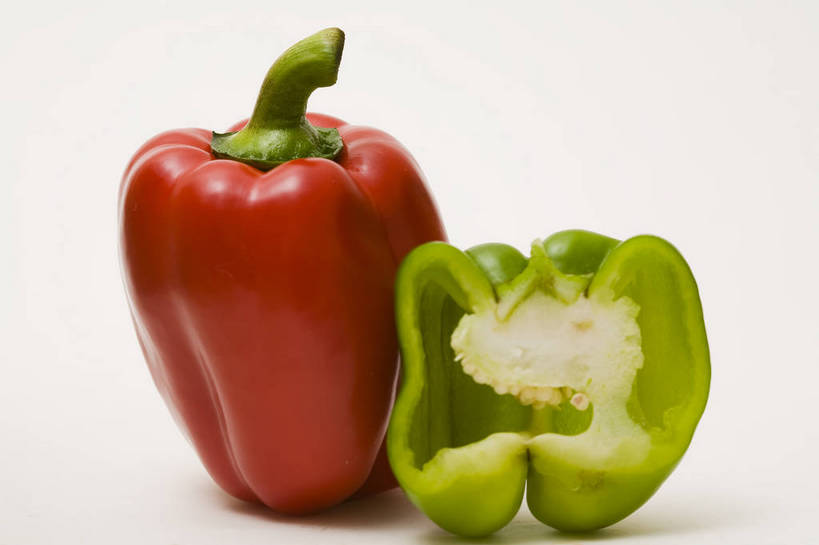 横图,彩色,特写,白天,辣椒,蔬菜,静物,中国,亚洲,图片,食品,食物,排列,两个,摄影,彩椒,东亚,辣角,红海椒,大椒,辣虎,广椒,甜椒,柿子椒,辣子,海椒,番椒,灯笼椒,影棚拍摄,bj174