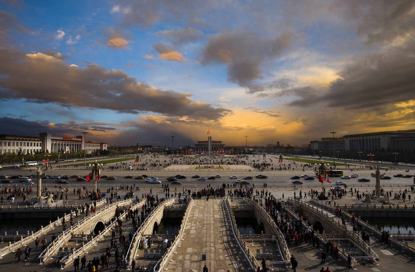 博物馆,人民大会堂,广场,横图,彩色,室外,白天,旅游,度假,美景,名胜古迹,城市风光,标志建筑,城市,地标,建筑,指示牌,北京,天安门广场,中国,亚洲,游人,遗迹,标志,图片,景观,纪念碑,云层,合成,古迹,文物,娱乐,标识,建设,古建筑,建筑物,天空,享受,休闲,旅游胜地,景色,彩云,放松,摄影,纪念,纪念堂,文明,中国文化,特效,长安街,金水桥,古文明,东亚,人民英雄纪念碑,中华人民共和国,毛主席纪念堂,旅行,bj174