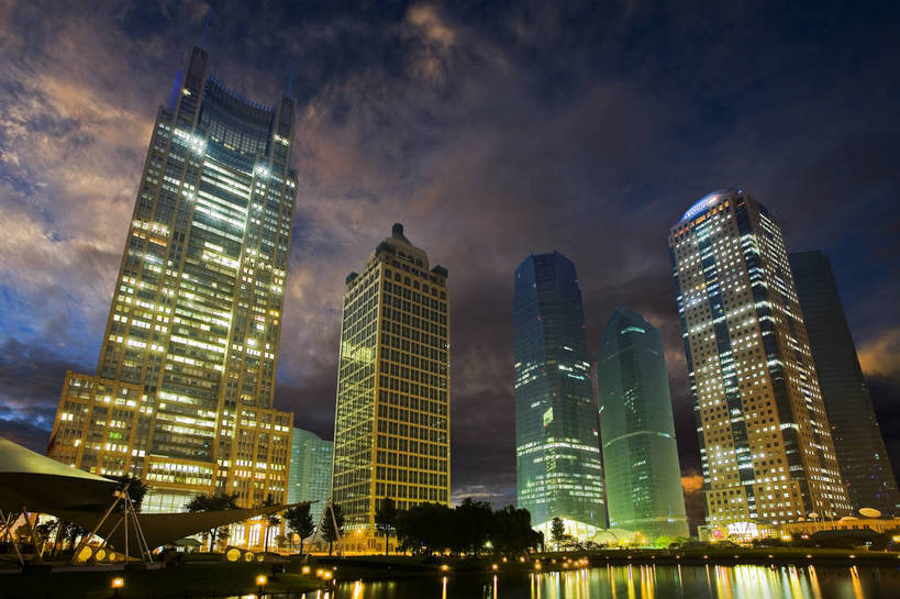 横图,彩色,室外,旅游,度假,商务,名胜古迹,城市风光,标志建筑,地标,建筑,夜景,上海,中国,亚洲,遗迹,景观,灯光,合成,古迹,文物,娱乐,建设,古建筑,浦东,天空,地标建筑,享受,休闲,旅游胜地,摩天大厦,彩云,放松,金融,摄影,经济,特效,贸易,陆家嘴,古文明,东亚,灯火辉煌,金融区,旅行,商业,bj174