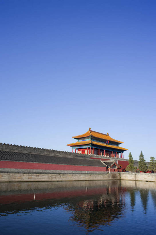 故宫,竖图,彩色,旅游,度假,名胜古迹,标志建筑,地标,建筑,北京,中国,亚洲,遗迹,图片,墙,河水,文化遗产,建筑群,古典,古迹,历史,文物,娱乐,建设,城墙,古建筑,建筑物,墙壁,墙面,树,古代,红色,紫禁城,享受,休闲,旅游胜地,放松,摄影,文明,中国文化,古文明,东亚,护城河,中华人民共和国,门楼,古远,古代文明,旅行,皇宫,神武门,bj174