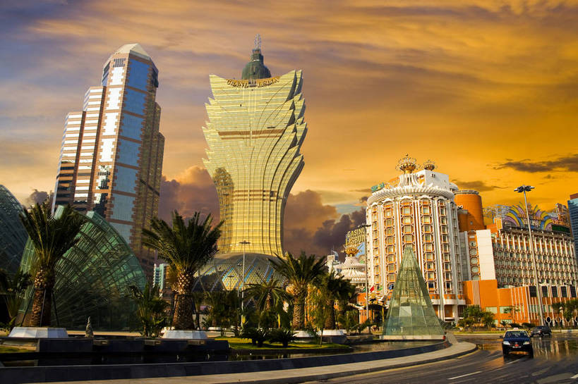 横图,彩色,室外,特写,白天,仰视,旅游,度假,商务,名胜古迹,标志建筑,大厦,地标,建筑,澳门,中国,亚洲,遗迹,图片,景观,云层,合成,古迹,文物,娱乐,建设,古建筑,现代建筑,天空,地标建筑,享受,休闲,旅游胜地,商务楼,彩云,放松,金融,摄影,经济,特效,贸易,中国银行,古文明,东亚,港澳台,中华人民共和国,澳门特别行政区,澳,金融区,旅行,商业,澳门新葡京酒店,新葡京酒店,bj174