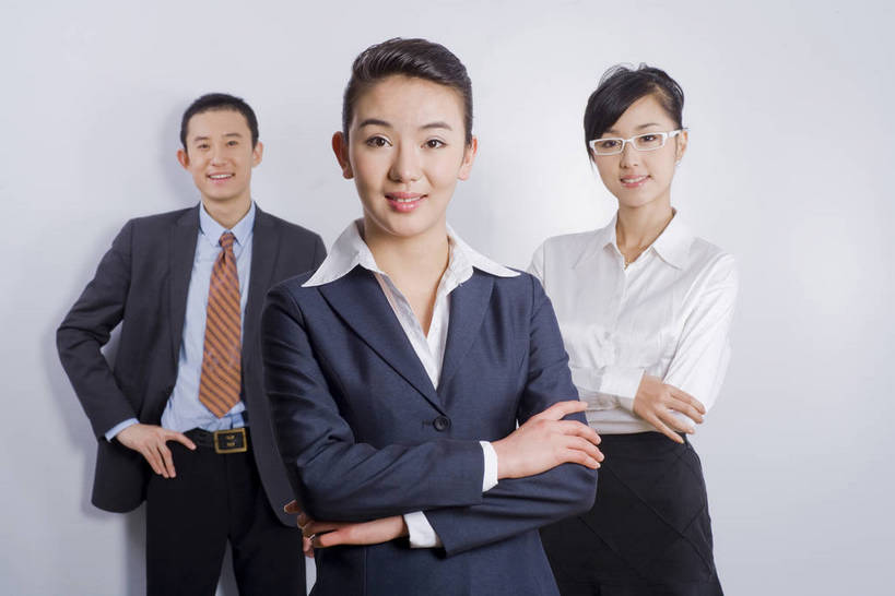 东方人,三个人,商务人士,办公室,微笑,横图,彩色,室内,白天,西装,商务,成功,合作,信心,职员,北京,中国,亚洲,正装,图片,站着,摄影,东亚,团结,男人,男性,女人,女性,亚洲人,中国人,年轻人,白领,半身,影棚拍摄,高兴,办公,bj174