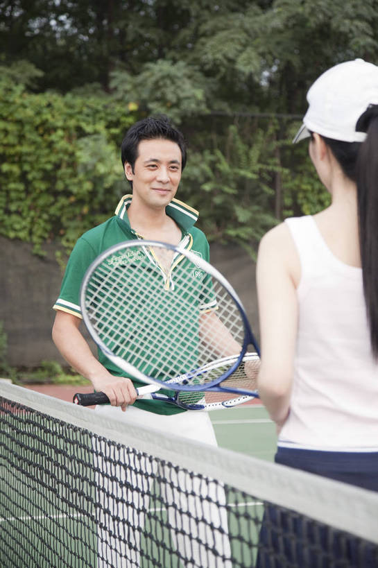 东方人,两个人,竖图,彩色,室外,白天,度假,运动,网球,中国,亚洲,图片,网球场,休闲,美女,亲密,摄影,生活方式,情人,美好,东亚,中华人民共和国,交流,男人,男性,女人,女性,亚洲人,中国人,年轻人,情侣,全身,高兴,愉快,bj174