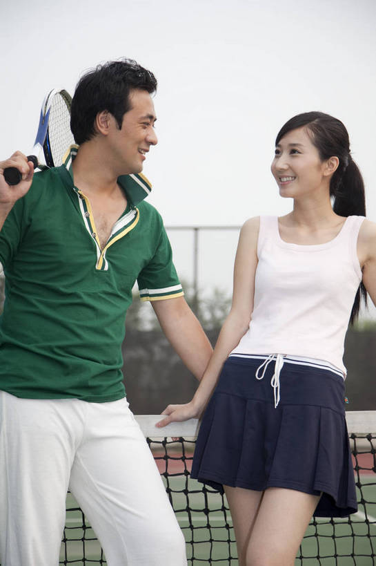 东方人,两个人,竖图,彩色,室外,白天,度假,运动,网球,中国,亚洲,图片,网球场,休闲,美女,亲密,摄影,生活方式,情人,美好,东亚,中华人民共和国,交流,男人,男性,女人,女性,亚洲人,中国人,年轻人,情侣,全身,高兴,愉快,bj174