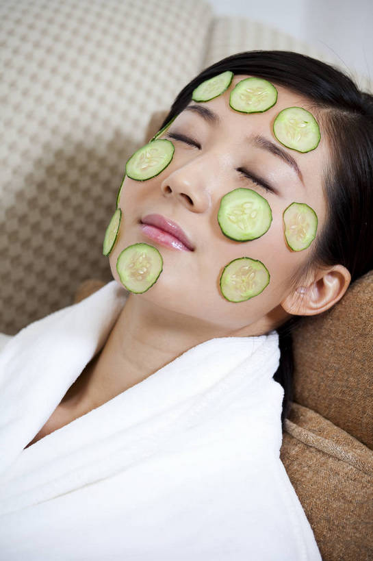 东方人,一个人,竖图,彩色,室内,化妆,美容,时尚,卧室,中国,亚洲,护肤,梳妆,图片,休闲,放松,美女,摄影,生活方式,东亚,中华人民共和国,女人,女性,亚洲人,中国人,年轻人,躺着,半身,高兴,愉快,bj174