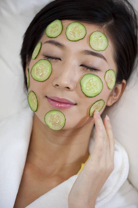 东方人,一个人,竖图,彩色,室内,化妆,美容,时尚,卧室,中国,亚洲,护肤,梳妆,图片,休闲,放松,美女,摄影,生活方式,东亚,中华人民共和国,女人,女性,亚洲人,中国人,年轻人,躺着,半身,高兴,愉快,bj174