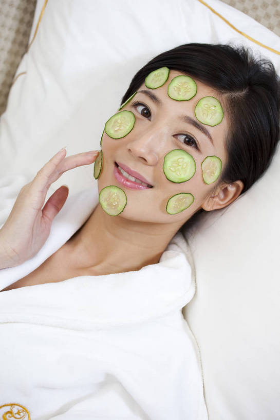 东方人,一个人,竖图,彩色,室内,化妆,美容,时尚,卧室,中国,亚洲,护肤,梳妆,图片,休闲,放松,美女,摄影,生活方式,东亚,中华人民共和国,女人,女性,亚洲人,中国人,年轻人,躺着,半身,高兴,愉快,bj174