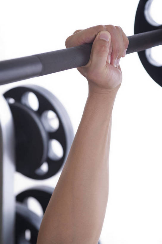 东方人,一个人,健身房,竖图,彩色,室内,时尚,快乐,幸福,中国,亚洲,图片,享受,休闲,放松,美体,摄影,生活方式,健身器材,东亚,中华人民共和国,举重机,男人,男性,亚洲人,中国人,年轻人,躺着,半身,健身,高兴,愉快,bj174